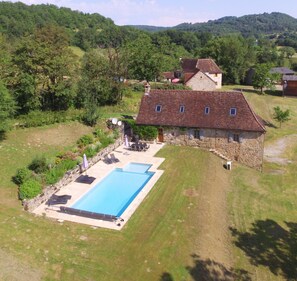 Outdoor pool, a heated pool - Spacious farmhouse with private heated pool close to Collonges la Rouge (Meyssac)