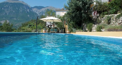 Ein eigenständiges Ferienhäuschen für 1 oder 2 Personen mit einem privaten 12 x 4 m großen Pool