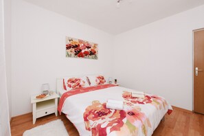 3 bedrooms, free WiFi, bed sheets