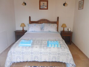 3 habitaciones, tabla de planchar con plancha y wifi gratis 