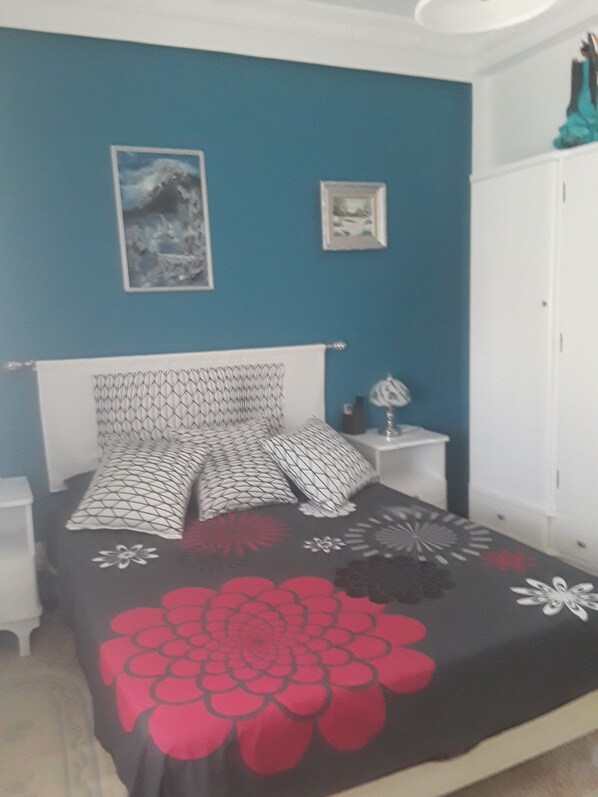 2 bedrooms, desk, iron/ironing board, travel cot