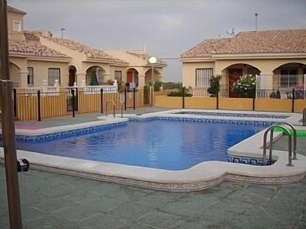2 Bed Bungalow - 10 minute walk To Beautiful Beach Between Guardamar And La Mata