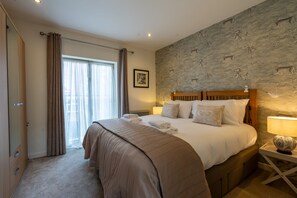 2 bedrooms, iron/ironing board, Internet - 11 Stonegate Court -  a family break that sleeps 4 guests  in 2 bedrooms (York)