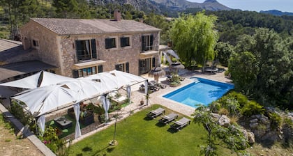 Finca de luxe en harmonie avec la nature. vue sur mer e montagnes