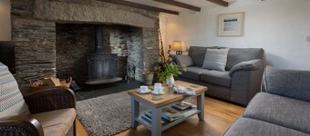 Luxury  5 star Farmhouse near padstow, wifi, fishing, bird hide, stunning views