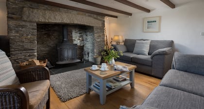Luxury 5 star Farmhouse near padstow, wifi, fishing, bird hide, stunning views