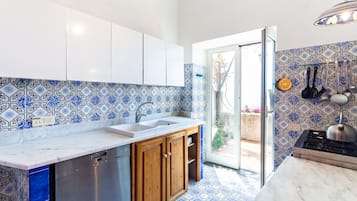 Réfrigérateur, four, plaque de cuisson, lave-vaisselle