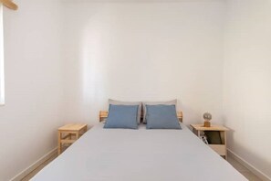 3 chambres, fer et planche à repasser, Wi-Fi gratuit, draps fournis