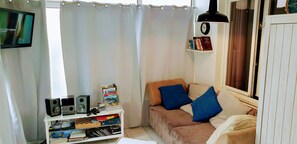 TV, books, stereo - Seafront not overlooked, experience the postcard from the inside! (La Brée-Les-Bains)