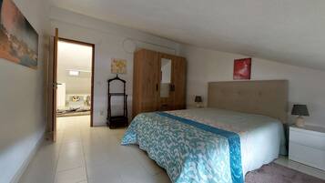 6 camere, ferro/asse da stiro, culla da viaggio, Wi-Fi gratuito