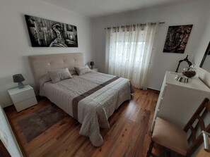 6 bedrooms, iron/ironing board, travel cot, free WiFi