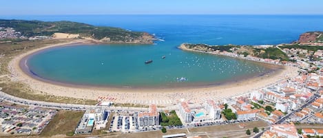 Beach nearby, sun-loungers, beach towels