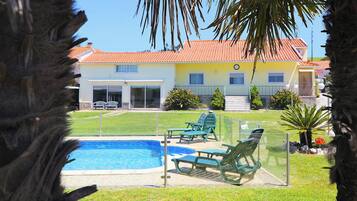 Piscina all'aperto, una piscina riscaldata