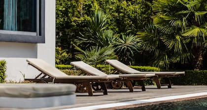 Sunny Villa - Luxury private property with outstanding pool!