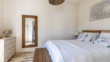 2 slaapkamers, een strijkplank/strijkijzer, reisbedje, gratis wifi