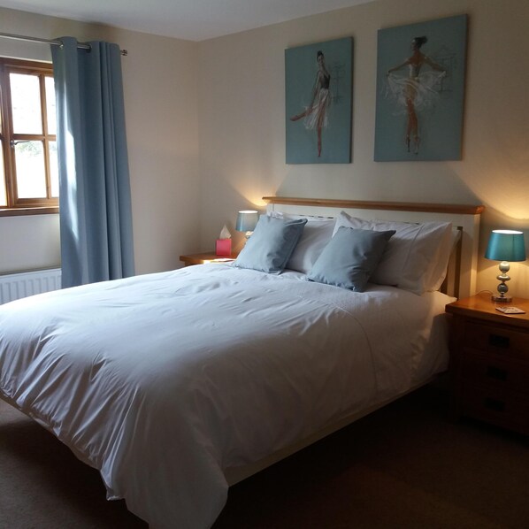 2 bedrooms, iron/ironing board, travel cot, free WiFi