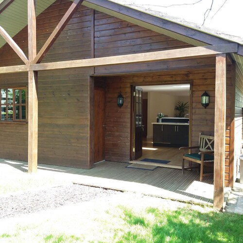 set in stunning countryside and only 1 mile from the surfing beach of Bantha