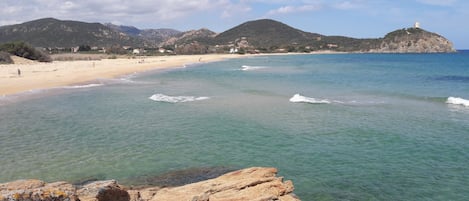 Una spiaggia nelle vicinanze