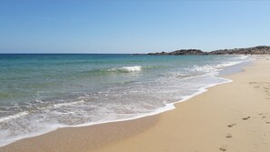A sandy beach with gentle waves and a clear sky. - Recently renovated cottage with breathtaking sea views (PULA)