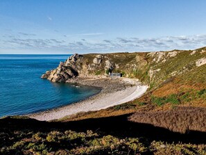 On the beach - Renovated fisherman's cottage, beautiful sea view, 6/8 pers. (Erquy)