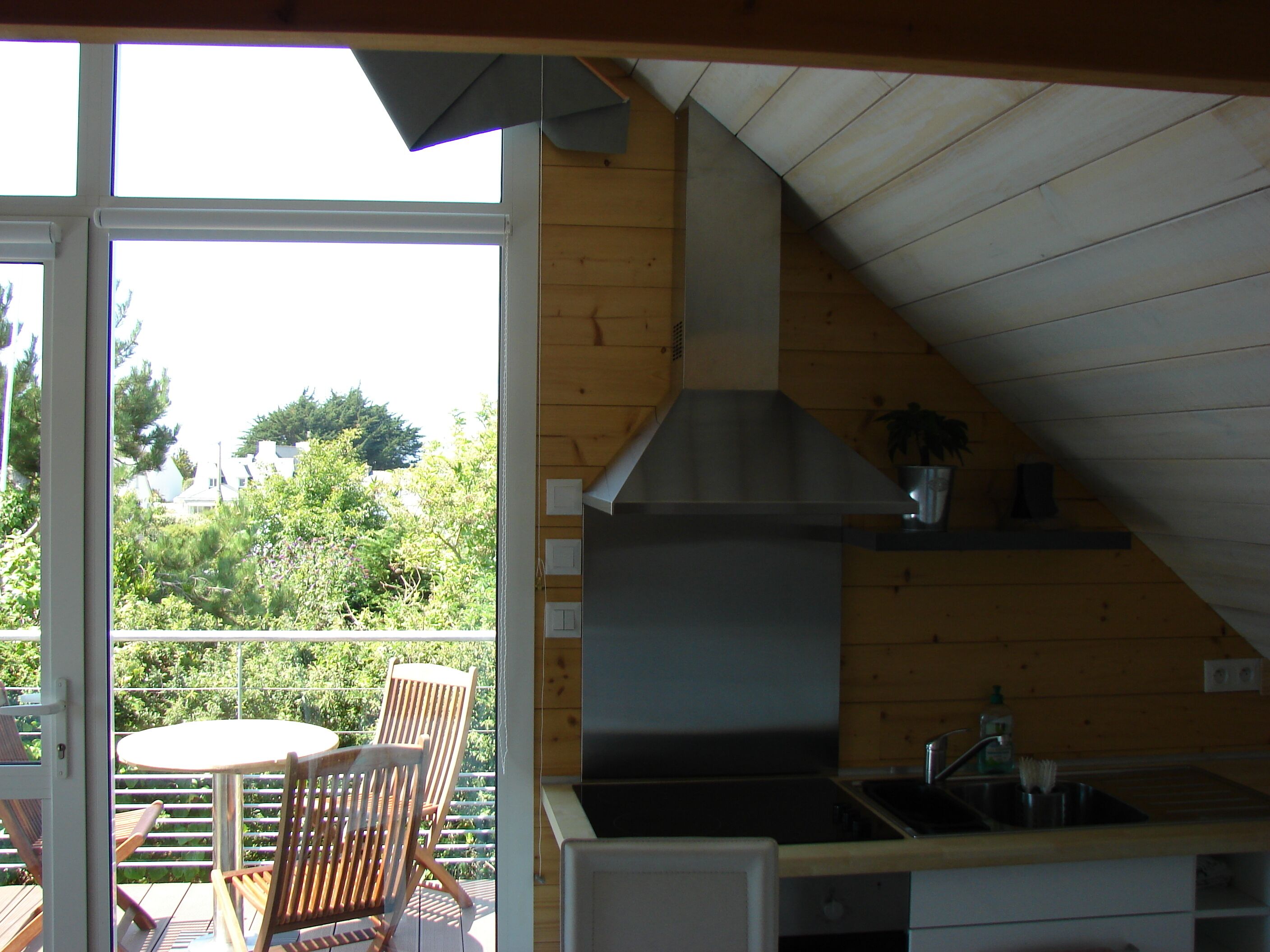 BEAUTIFUL APARTMENT 150 M FROM THE BEACH, GARDEN, BBQ AND PRIVATE PARKING