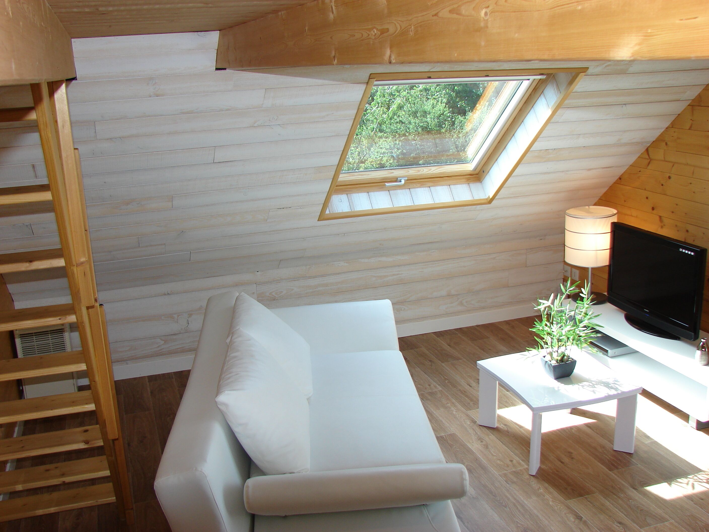 BEAUTIFUL APARTMENT 150 M FROM THE BEACH, GARDEN, BBQ AND PRIVATE PARKING