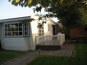 Terrace/patio - Charming chalet at 5 km from the seaside, with swimming pool and playground (Sint Maarten)