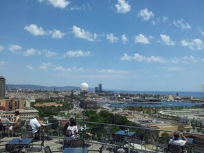 Outdoor dining - BORRELL, Sant Antoni market (Barcelona)