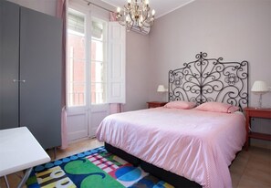 3 slaapkamers, een strijkplank/strijkijzer, gratis wifi, beddengoed