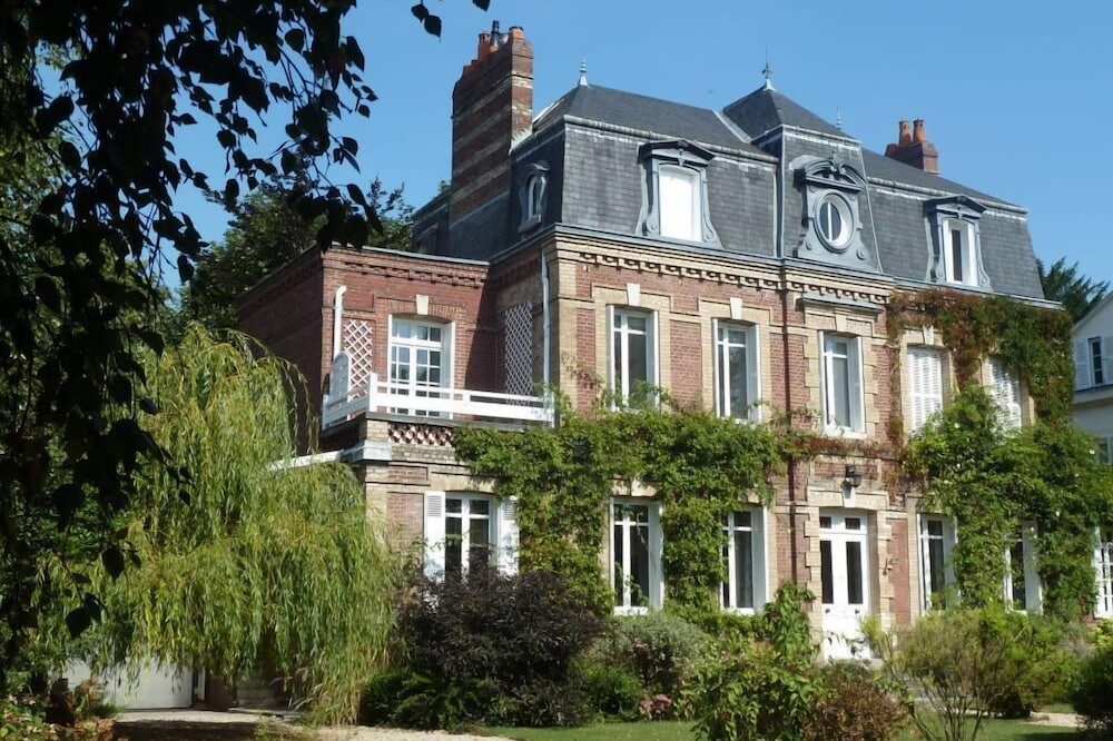 In an enclosed garden in the heart of Rouen
