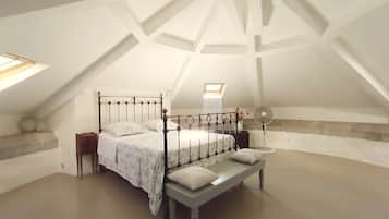 4 bedrooms, iron/ironing board, travel cot, free WiFi
