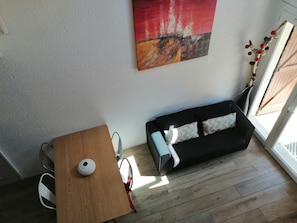 Fernseher, Tischtennisplatte
