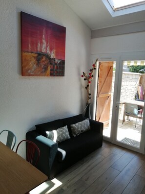 Télévision, table de tennis de table