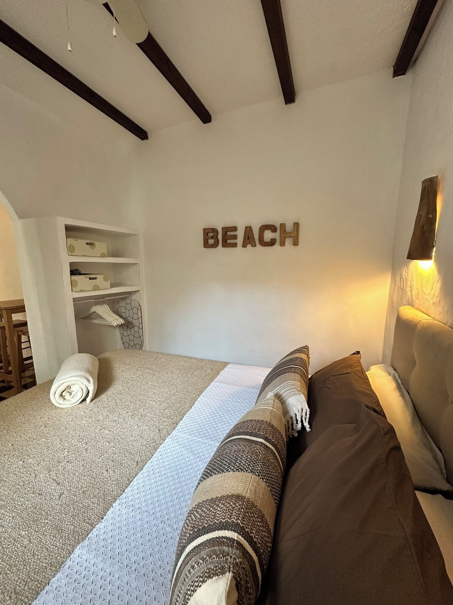 1 habitación, tabla de planchar con plancha, wifi gratis y ropa de cama 