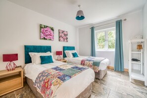 2 bedrooms, desk, iron/ironing board, travel cot - Luxury Cottage | New Forest | Family | Friends | (Redlynch)