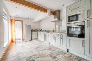 Fridge, microwave, oven, stovetop - Luxury Cottage | New Forest | Family | Friends | (Redlynch)