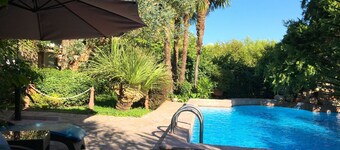 Villa With Private Pool And Jacuzzi