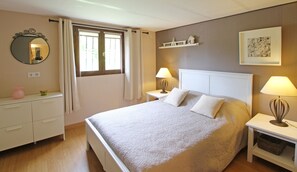 4 Schlafzimmer, Bügeleisen/Bügelbrett, Reisekinderbett, WLAN