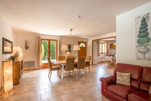 TV, DVD player, table tennis, books