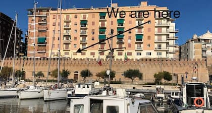 Maravilloso apartamento frente al mar en el corazón de Civitavecchia -8 camas