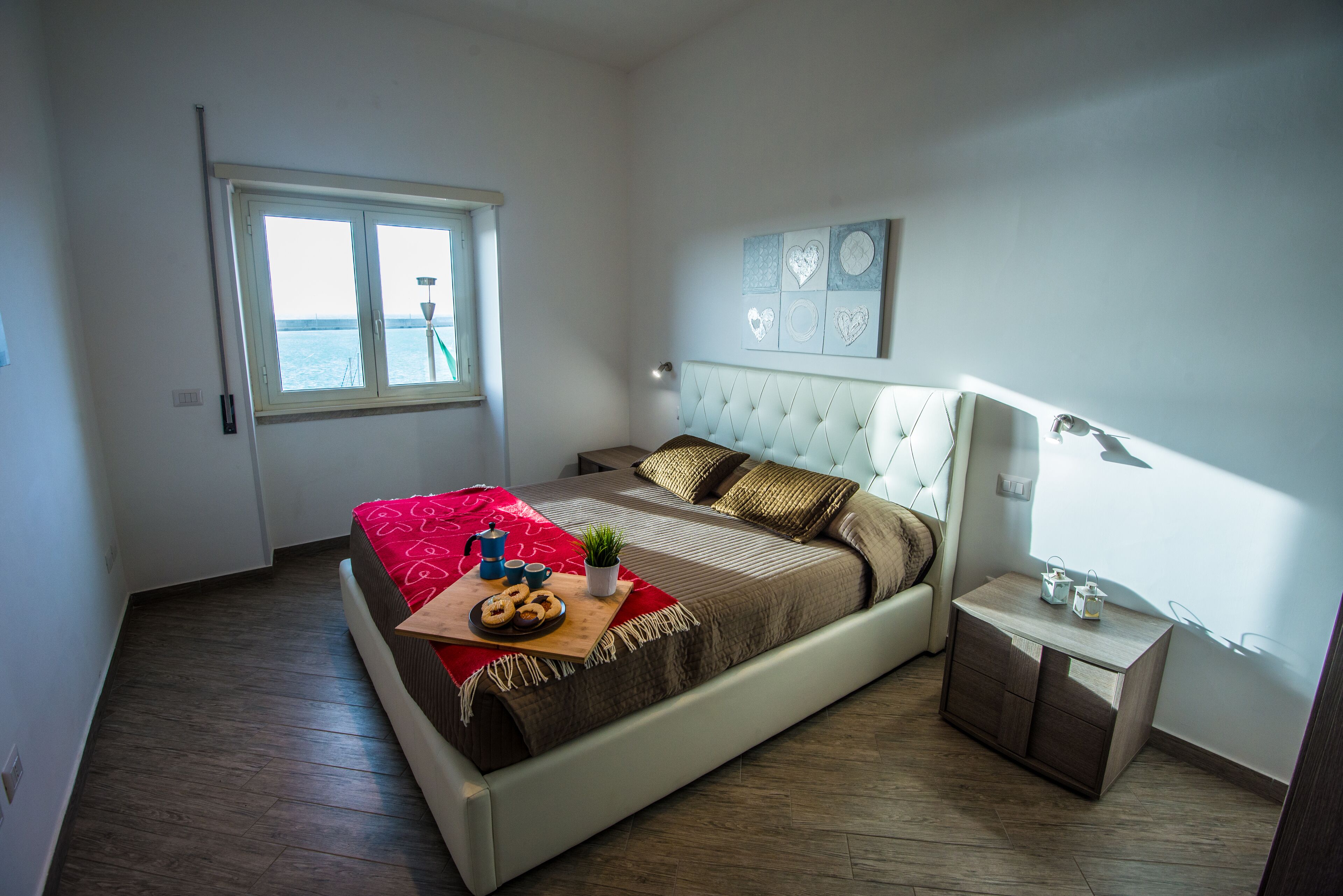 3 slaapkamers, een strijkplank/strijkijzer, reisbedje, gratis wifi