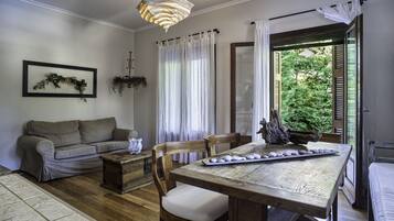 Tv, ett musikbibliotek och ett filmbibliotek