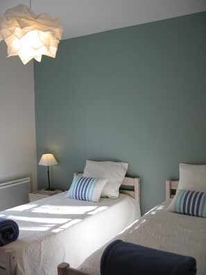 2 bedrooms, iron/ironing board, free WiFi