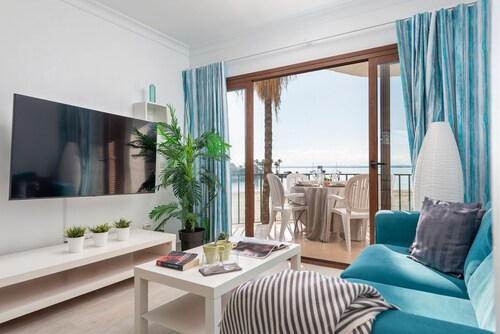 Blue Lagoon Apartment, 10 m from the beach, 2 Swimmingpools, for 4 People