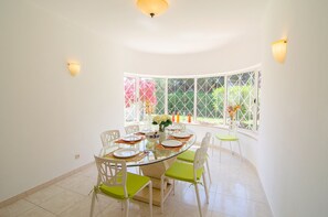 Dining - Casa Nova | 3 Bedrooms | Spacious Exterior | Vilamoura (Vilamoura)