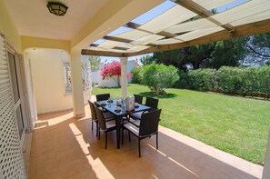 Outdoor dining - Casa Nova | 3 Bedrooms | Spacious Exterior | Vilamoura (Vilamoura)