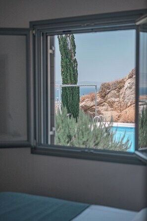 6 Schlafzimmer, Schreibtisch, Bügeleisen/Bügelbrett, Reisekinderbett