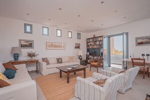 Smart TV, books, stereo