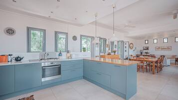 Kühlschrank, Ofen, Herdplatte, Geschirrspüler