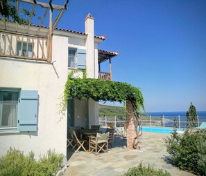 Outdoor dining -  Pool Villa Perivoliou walking distance to 4 beaches, near Mamma Mia Church (Northern Sporades)